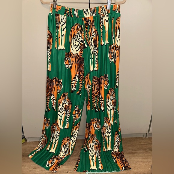 NWT Dressed in Lala The Show Must Go On Green Tiger Print Pleated Set Medium - Picture 11 of 13